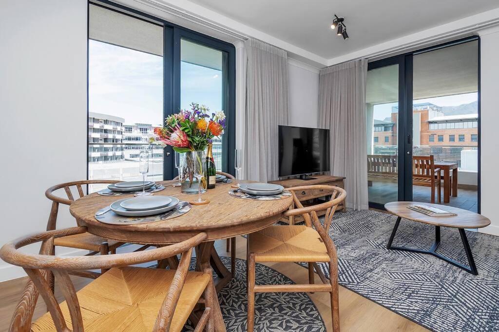 Rooftop With Breathtaking Views Of Table Mountain. Apartment *